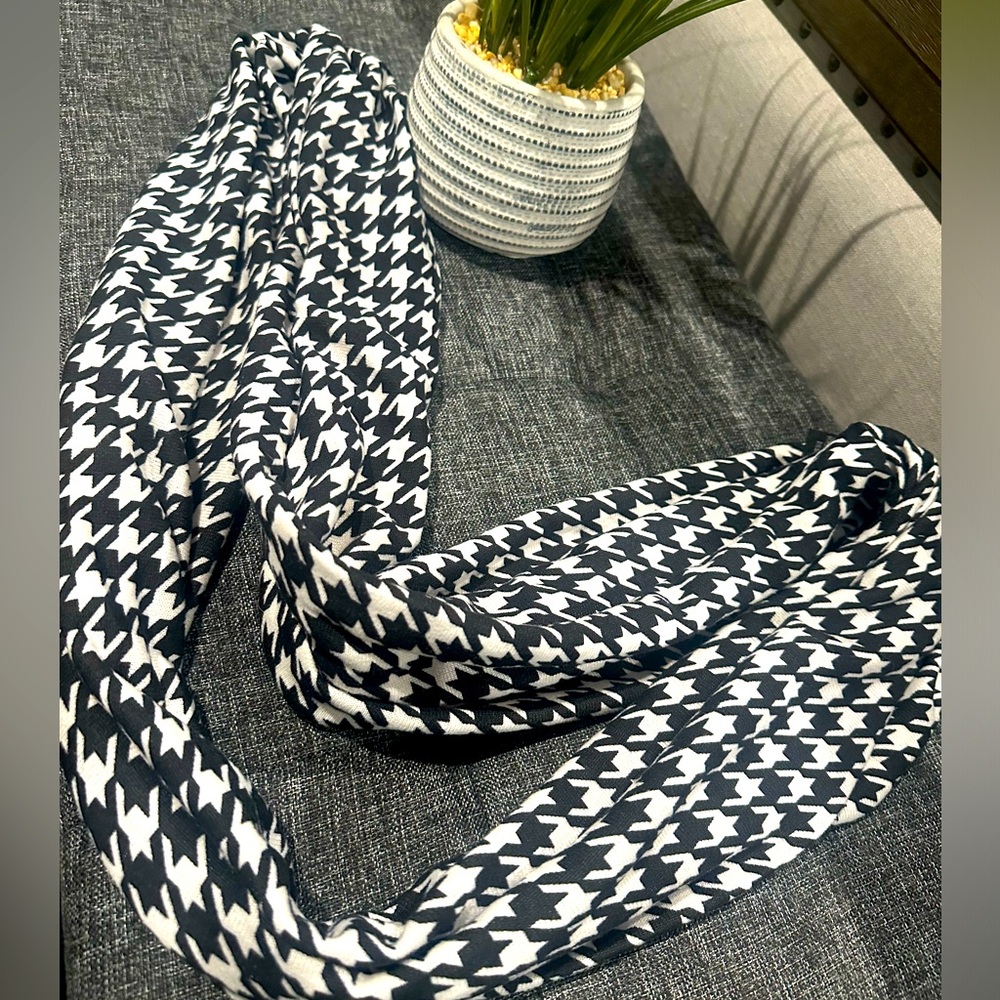 Black and white houndstooth infinity scarf.